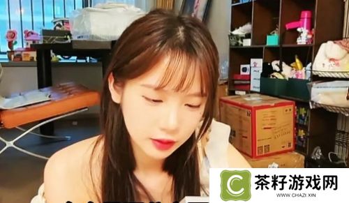 艾琳生日会直播，因念错礼物上的符号引热议，网友：文化有限啊