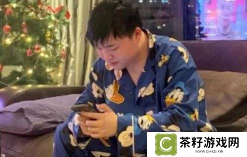 Uzi深夜哭穷要停播，身价过亿住汤臣一品，网友：我都不配心疼他