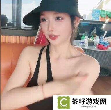 米娜三亚泳装直播引热议：身材太火辣，水上项目陷